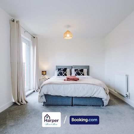 Prime Location 3 Storey By Harperletting Short Lets & Serviced Accommodation Chester With Driveway Long Or Short Stays Hough Green Ngoại thất bức ảnh