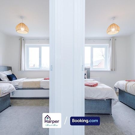 Prime Location 3 Storey By Harperletting Short Lets & Serviced Accommodation Chester With Driveway Long Or Short Stays Hough Green Ngoại thất bức ảnh