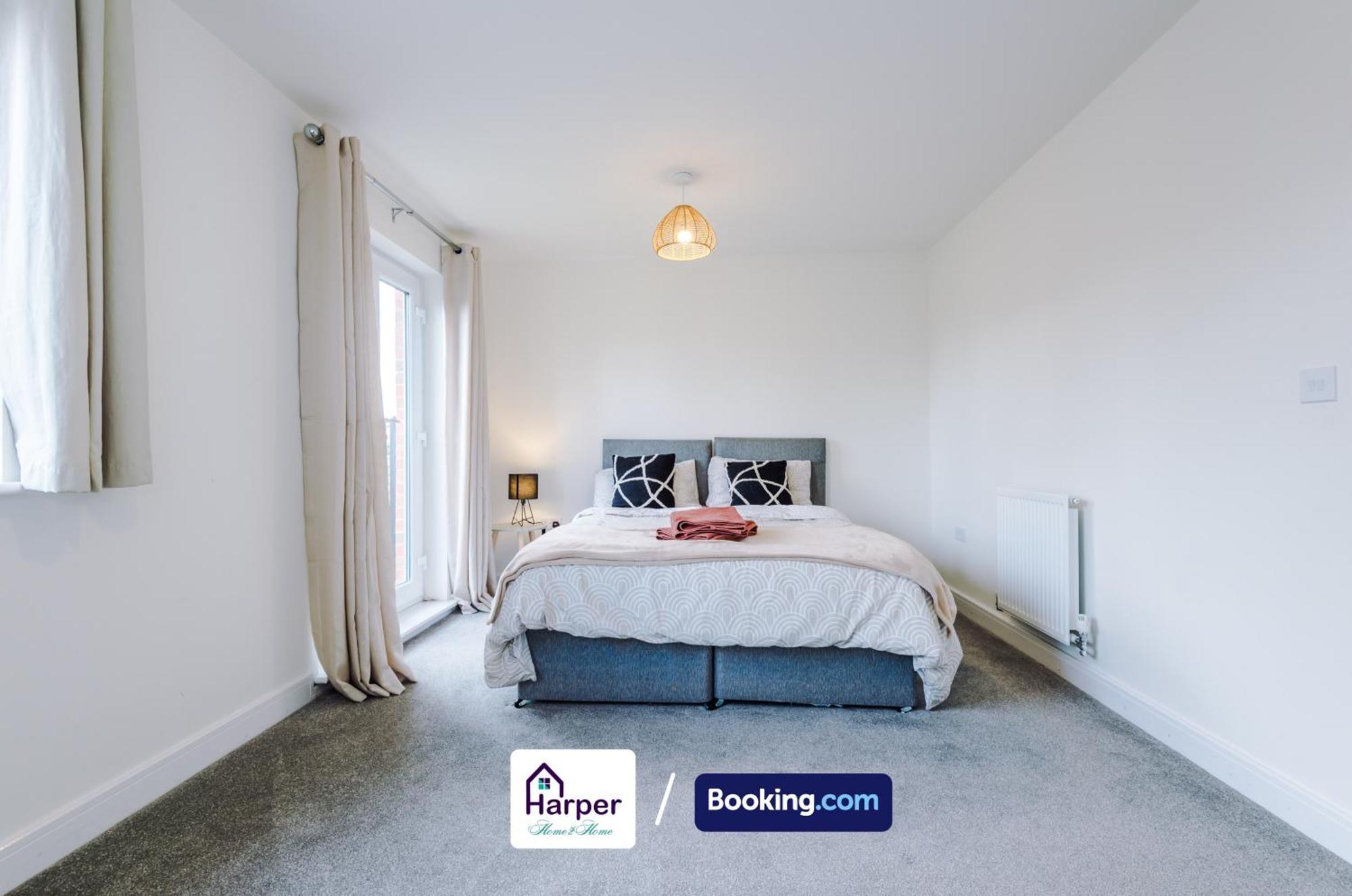 Prime Location 3 Storey By Harperletting Short Lets & Serviced Accommodation Chester With Driveway Long Or Short Stays Hough Green Ngoại thất bức ảnh