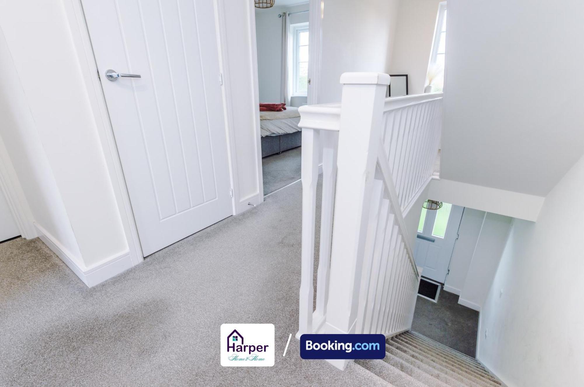 Prime Location 3 Storey By Harperletting Short Lets & Serviced Accommodation Chester With Driveway Long Or Short Stays Hough Green Ngoại thất bức ảnh