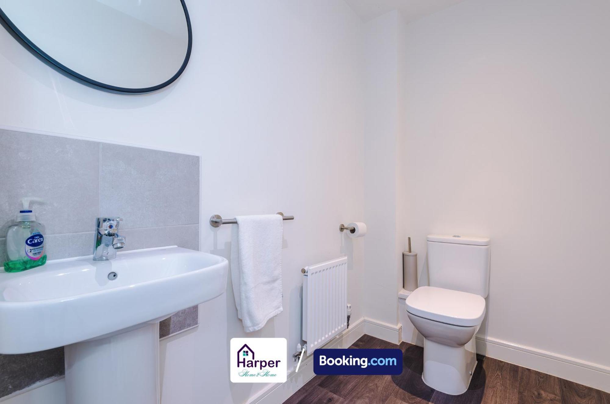 Prime Location 3 Storey By Harperletting Short Lets & Serviced Accommodation Chester With Driveway Long Or Short Stays Hough Green Ngoại thất bức ảnh