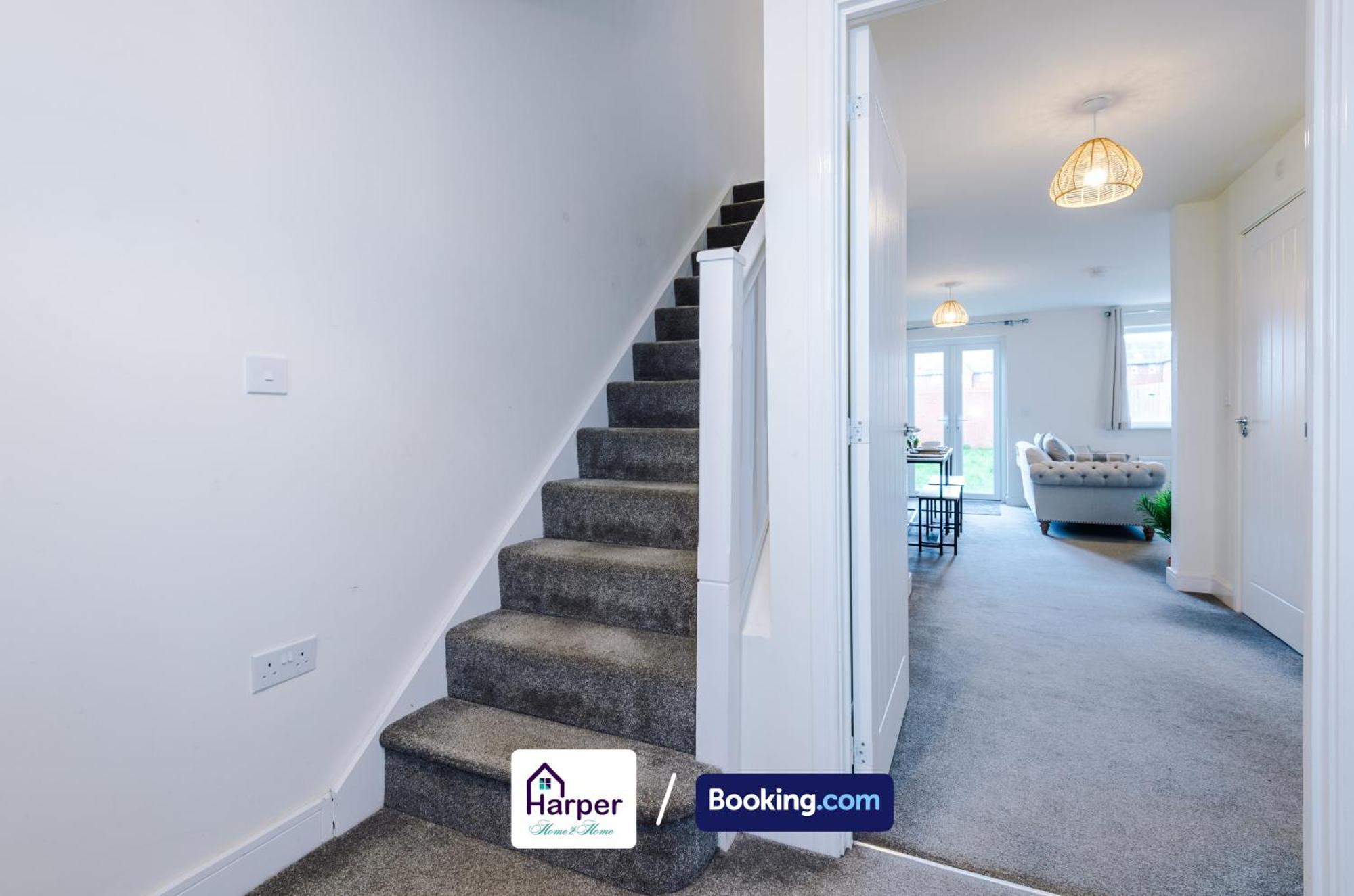 Prime Location 3 Storey By Harperletting Short Lets & Serviced Accommodation Chester With Driveway Long Or Short Stays Hough Green Ngoại thất bức ảnh
