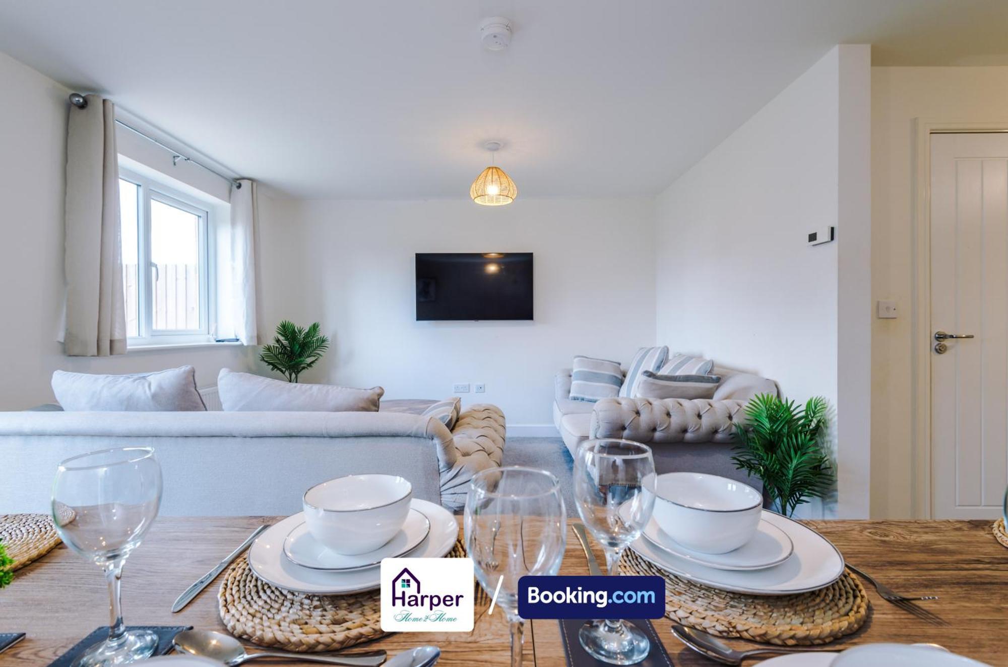 Prime Location 3 Storey By Harperletting Short Lets & Serviced Accommodation Chester With Driveway Long Or Short Stays Hough Green Ngoại thất bức ảnh