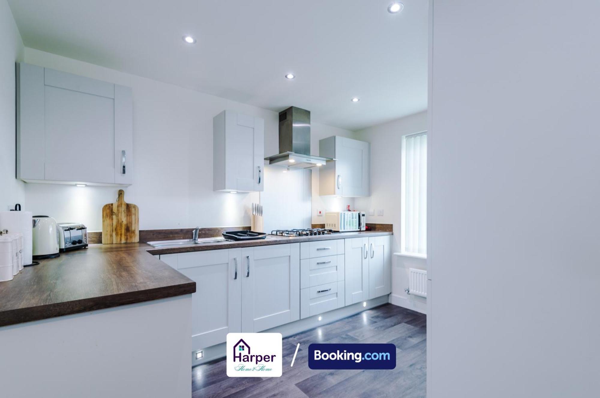 Prime Location 3 Storey By Harperletting Short Lets & Serviced Accommodation Chester With Driveway Long Or Short Stays Hough Green Ngoại thất bức ảnh