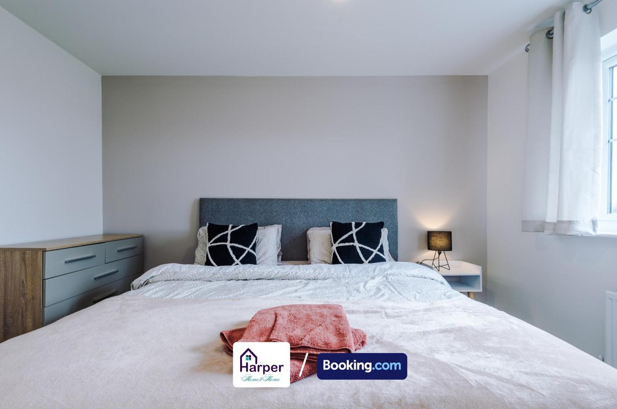 Prime Location 3 Storey By Harperletting Short Lets & Serviced Accommodation Chester With Driveway Long Or Short Stays Hough Green Ngoại thất bức ảnh