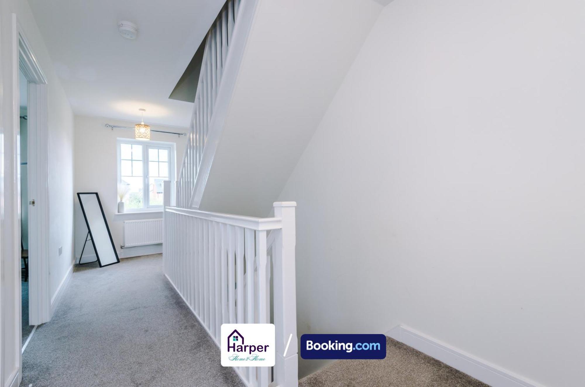 Prime Location 3 Storey By Harperletting Short Lets & Serviced Accommodation Chester With Driveway Long Or Short Stays Hough Green Ngoại thất bức ảnh