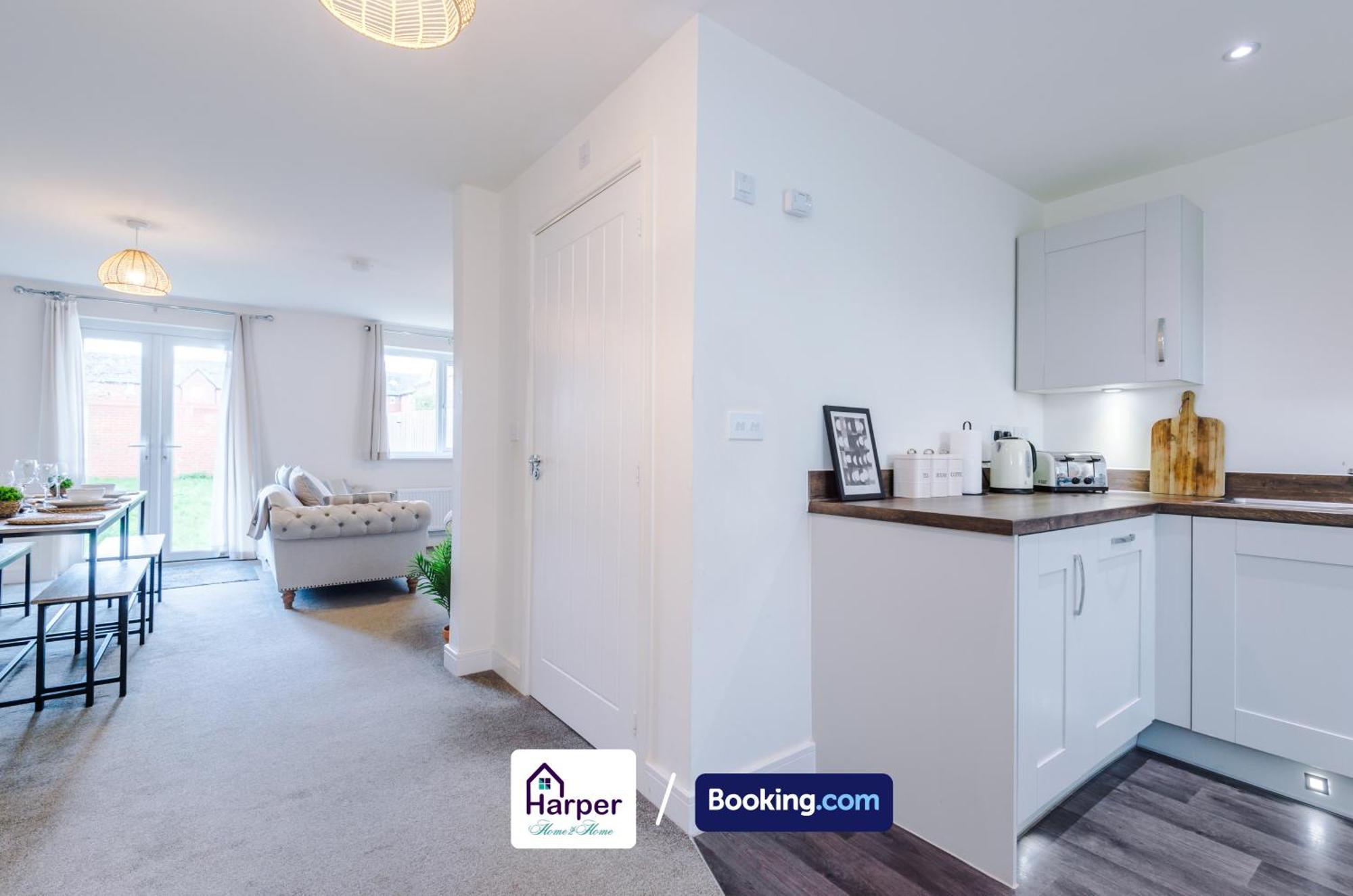 Prime Location 3 Storey By Harperletting Short Lets & Serviced Accommodation Chester With Driveway Long Or Short Stays Hough Green Ngoại thất bức ảnh