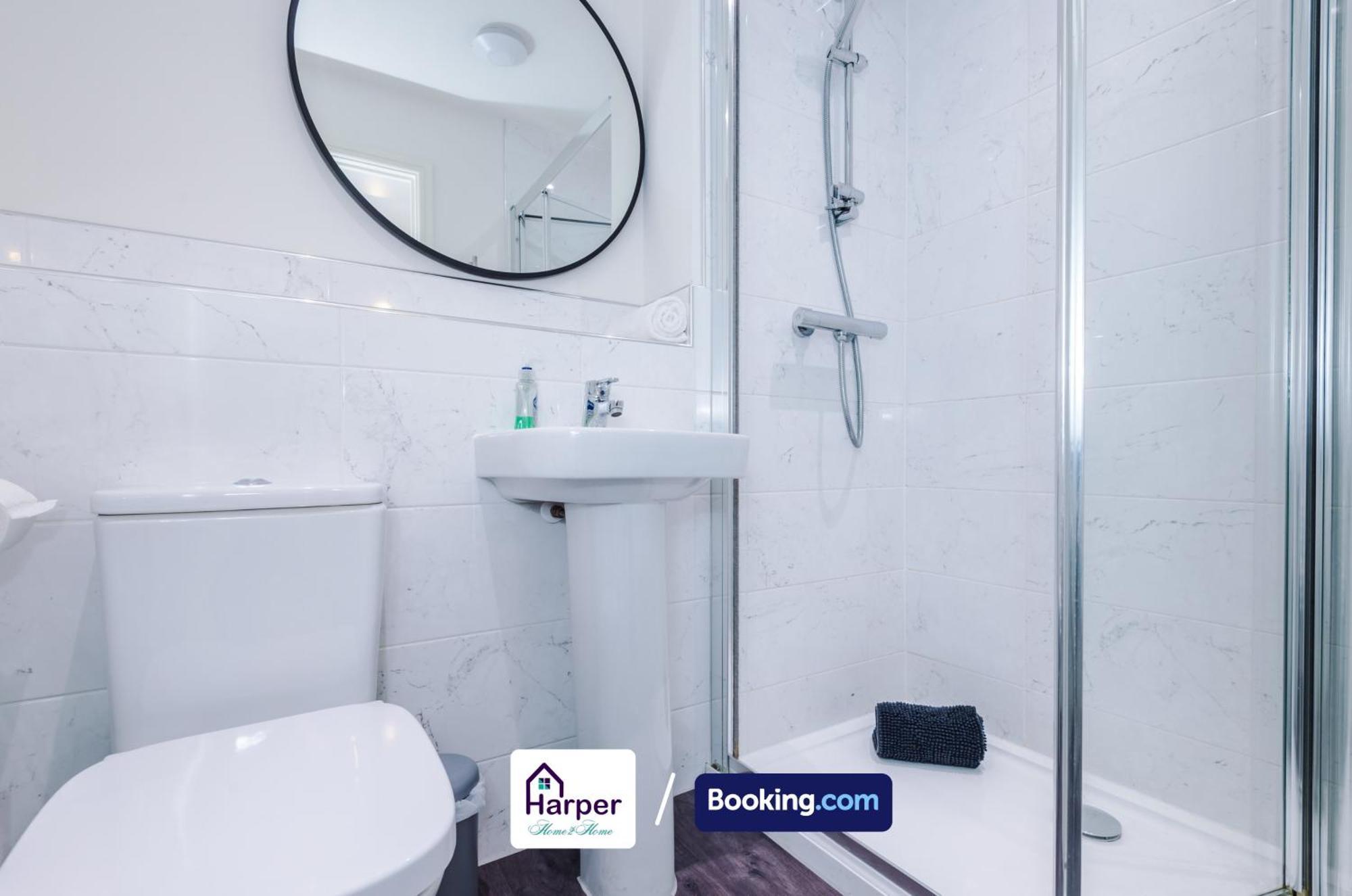 Prime Location 3 Storey By Harperletting Short Lets & Serviced Accommodation Chester With Driveway Long Or Short Stays Hough Green Ngoại thất bức ảnh