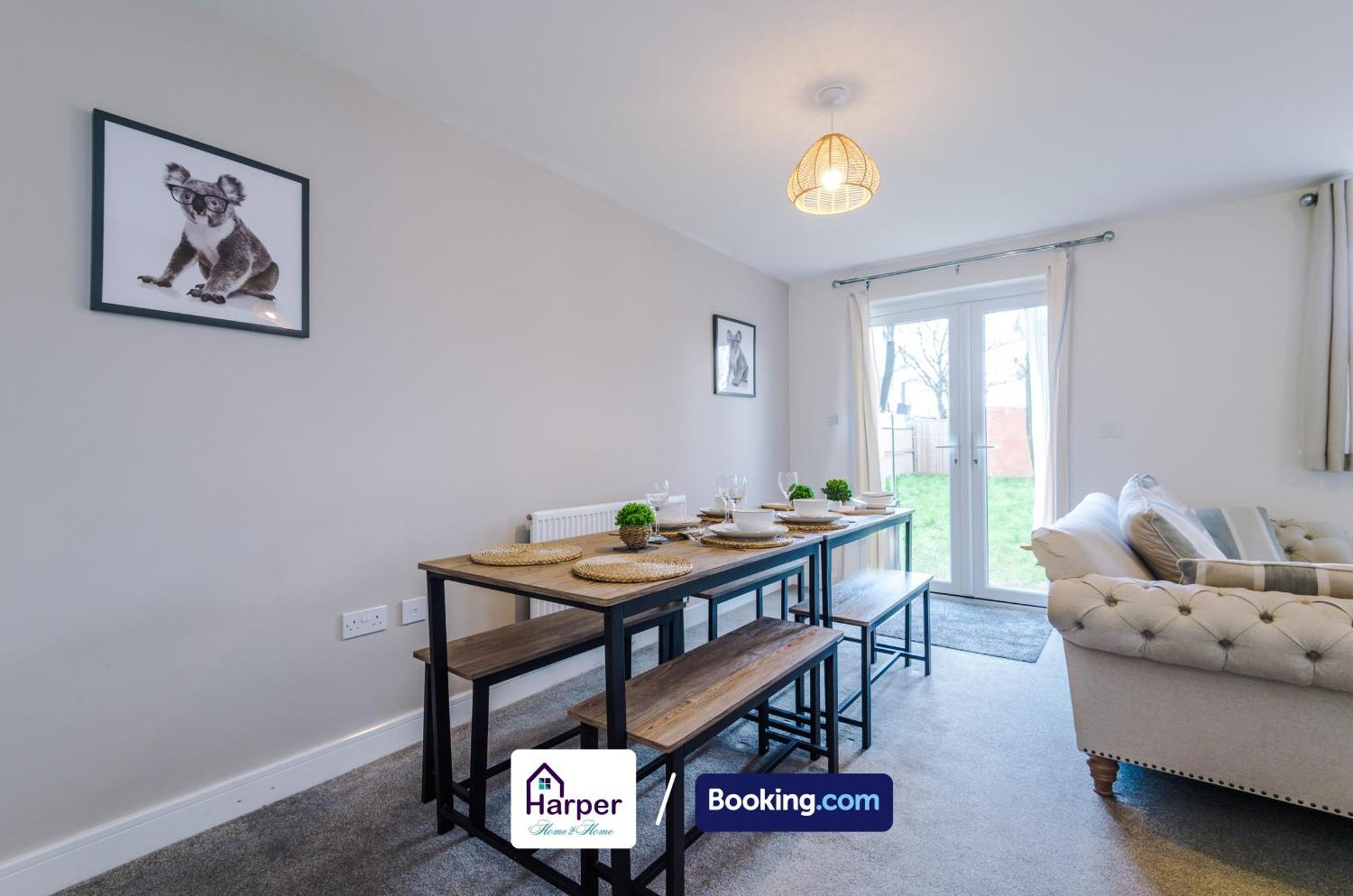 Prime Location 3 Storey By Harperletting Short Lets & Serviced Accommodation Chester With Driveway Long Or Short Stays Hough Green Ngoại thất bức ảnh