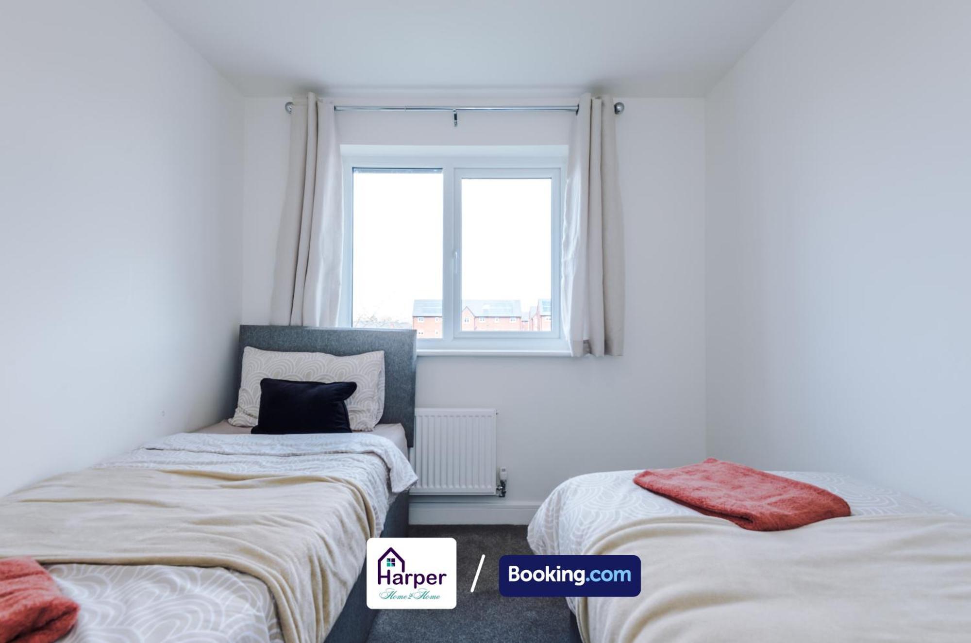 Prime Location 3 Storey By Harperletting Short Lets & Serviced Accommodation Chester With Driveway Long Or Short Stays Hough Green Ngoại thất bức ảnh