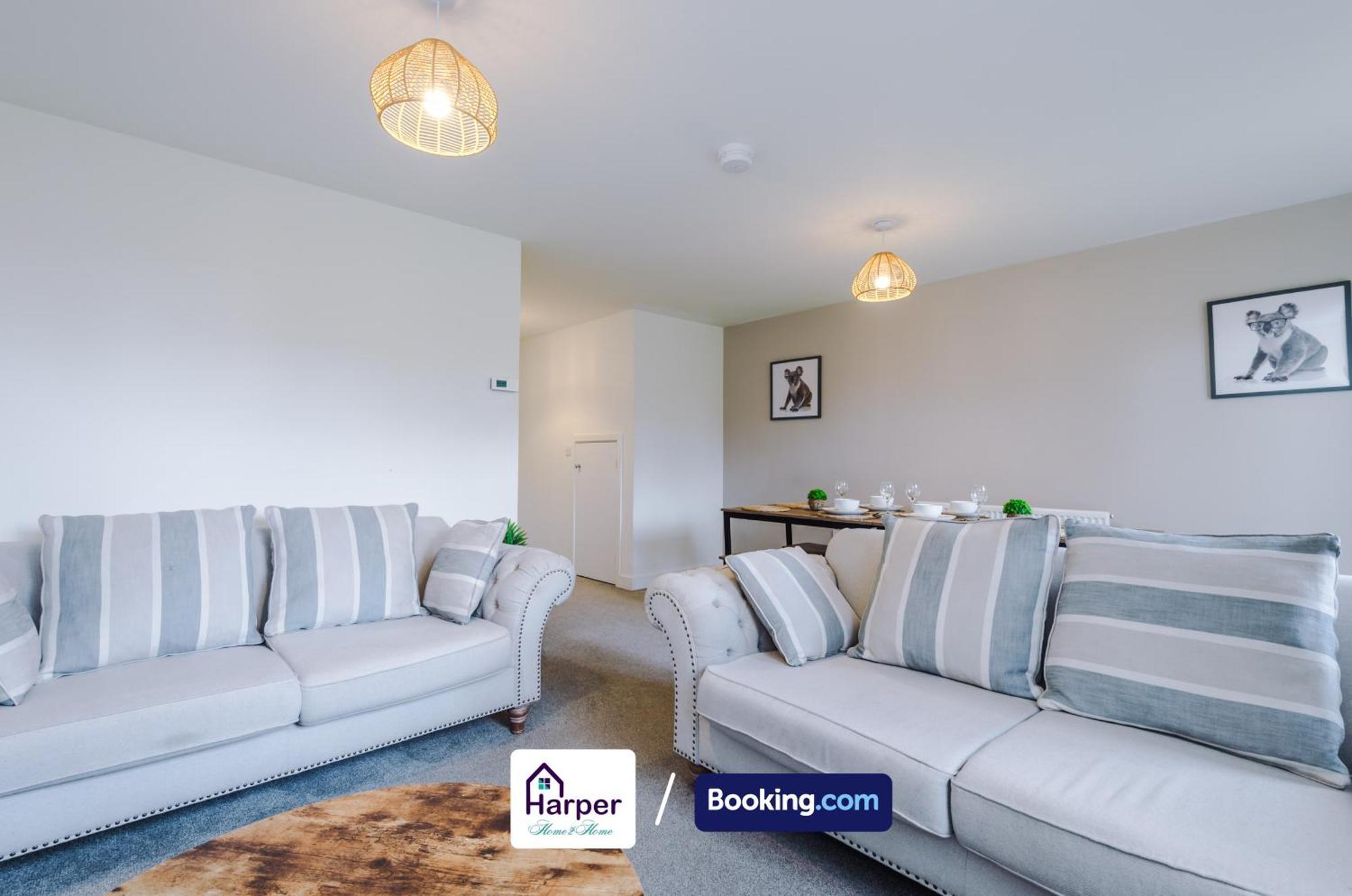 Prime Location 3 Storey By Harperletting Short Lets & Serviced Accommodation Chester With Driveway Long Or Short Stays Hough Green Ngoại thất bức ảnh