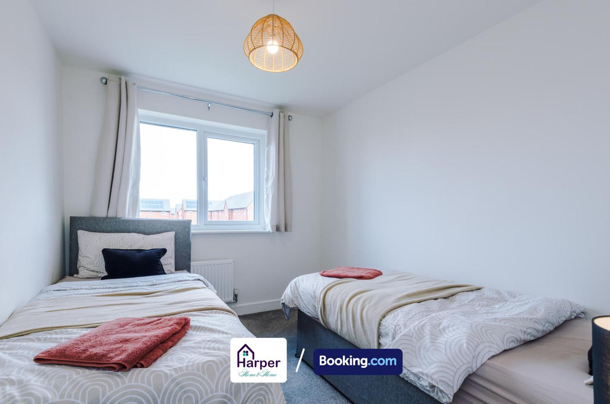 Prime Location 3 Storey By Harperletting Short Lets & Serviced Accommodation Chester With Driveway Long Or Short Stays Hough Green Ngoại thất bức ảnh