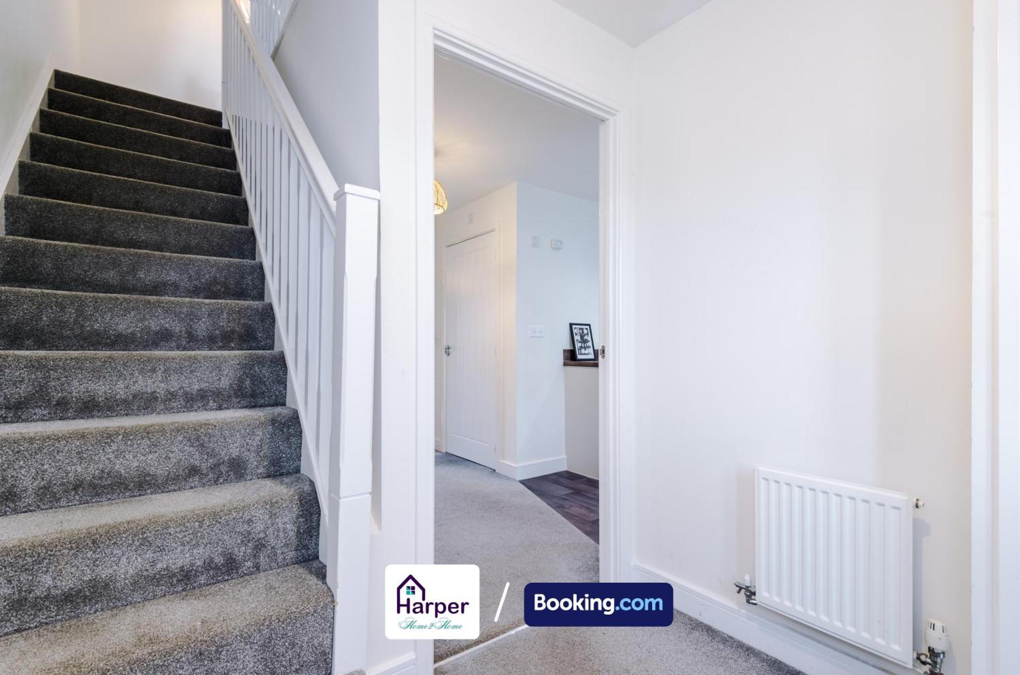 Prime Location 3 Storey By Harperletting Short Lets & Serviced Accommodation Chester With Driveway Long Or Short Stays Hough Green Ngoại thất bức ảnh